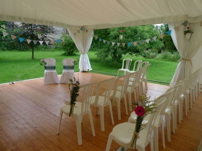 Tente pour cérémonie de mariage avecvélums